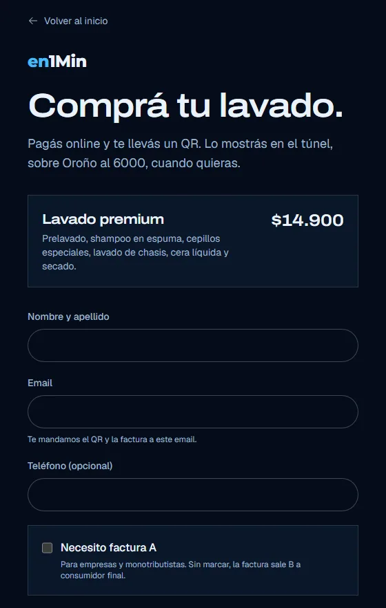 Página de compra de en1Min: lavado premium a 14.900 pesos con formulario de nombre, email y teléfono.